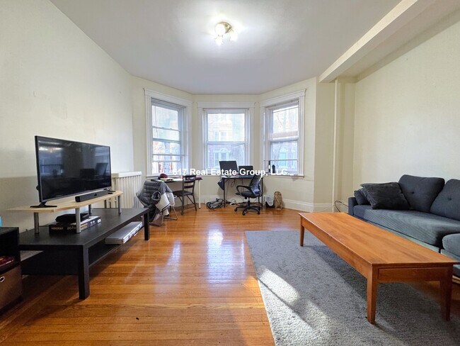 22 Euston St in Brookline, MA - Foto de edificio - Building Photo