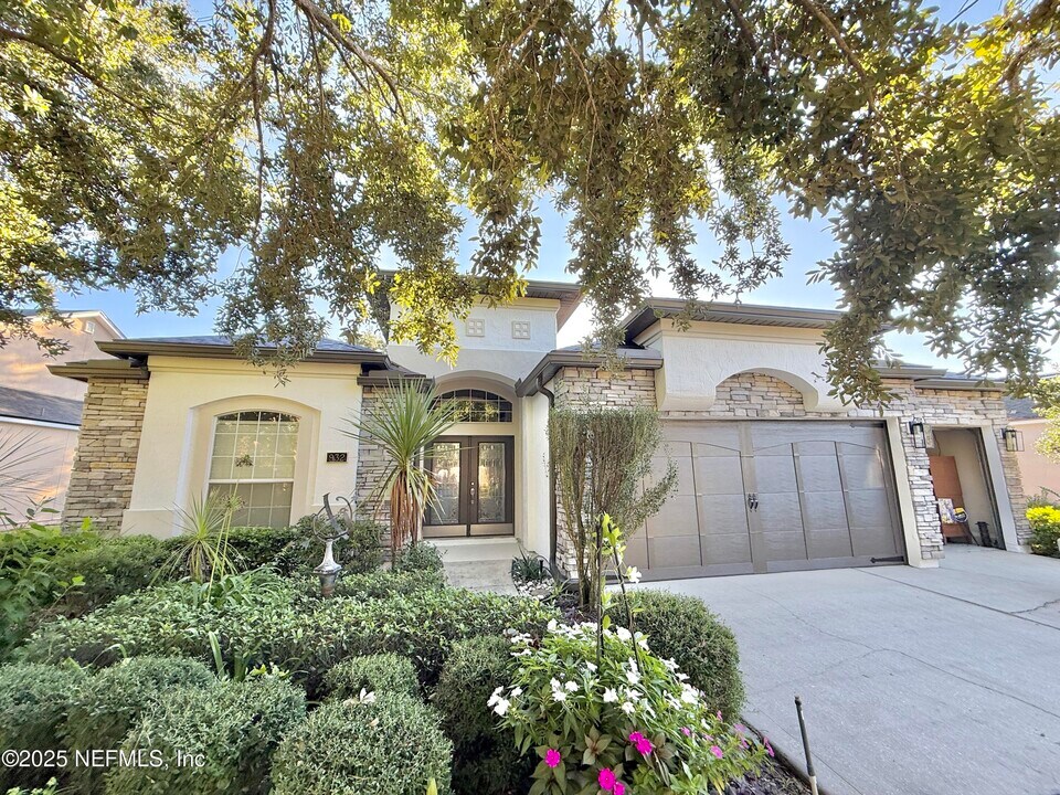 932 Gallier Pl in Jacksonville, FL - Foto de edificio