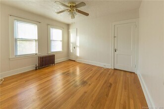 289 Halley Ave, Unit 2nd Floor in Fairfield, CT - Building Photo - Building Photo