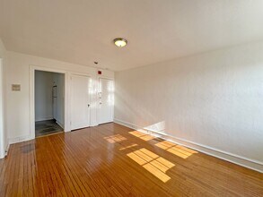 Marlyn Apartments in Upper Darby, PA - Foto de edificio - Building Photo