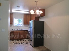 200 Northwoods Ave in Manteca, CA - Building Photo - Building Photo