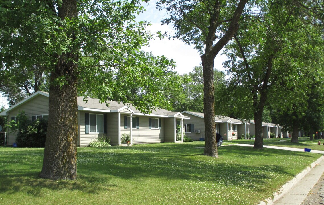 Grove Heights Townhomes in Grove City, MN - Building Photo