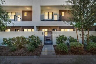 1111 E Missouri Ave in Phoenix, AZ - Building Photo - Building Photo