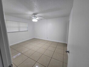 7920 N Colony Cir in Tamarac, FL - Building Photo - Building Photo