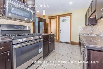 1200 Lake Michigan Dr NW in Grand Rapids, MI - Building Photo - Building Photo