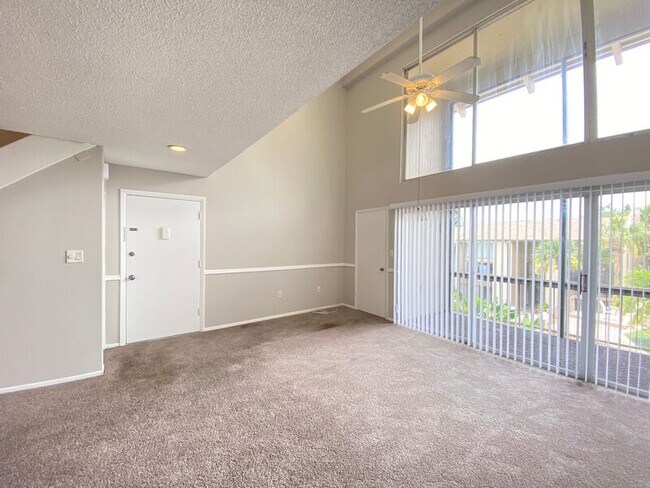 566 Orange Dr in Altamonte Springs, FL - Building Photo - Building Photo