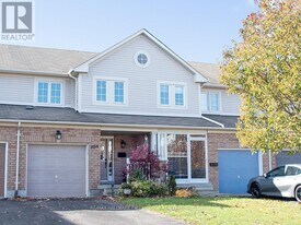 1054 Southport Dr in Oshawa, ON - Building Photo