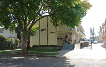 Sierra Holiday in Van Nuys, CA - Building Photo - Building Photo