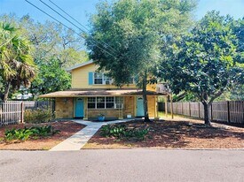 1141 Sunset Point Rd in Clearwater, FL - Building Photo