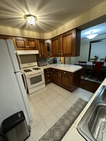 2730 S Hacker Rd, Unit Brighton Apartment in Brighton, MI - Building Photo