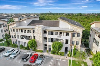 8195 NW 104th Ave in Doral, FL - Building Photo - Building Photo