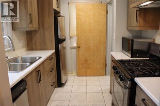 3820 Karen St in Windsor, ON - Building Photo - Building Photo