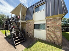 3755 Delaware St in Beaumont, TX - Building Photo