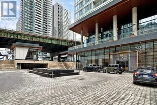 17 Bathurst St in Toronto, ON - Building Photo