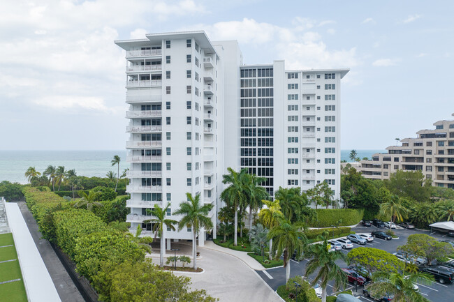 Island House Apartments in Key Biscayne, FL - Building Photo - Building Photo