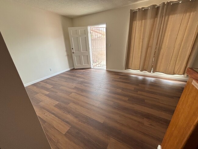 9826 San Miguel Ave, Unit C in South Gate, CA - Building Photo - Building Photo