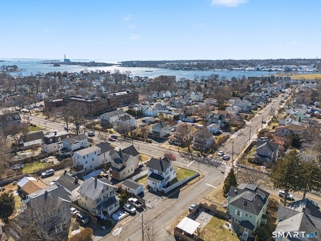 43 Gregory Blvd in Norwalk, CT - Foto de edificio - Building Photo