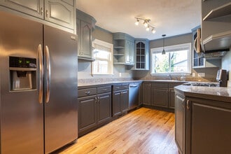 1022 Yates St in Lake Oswego, OR - Building Photo - Building Photo