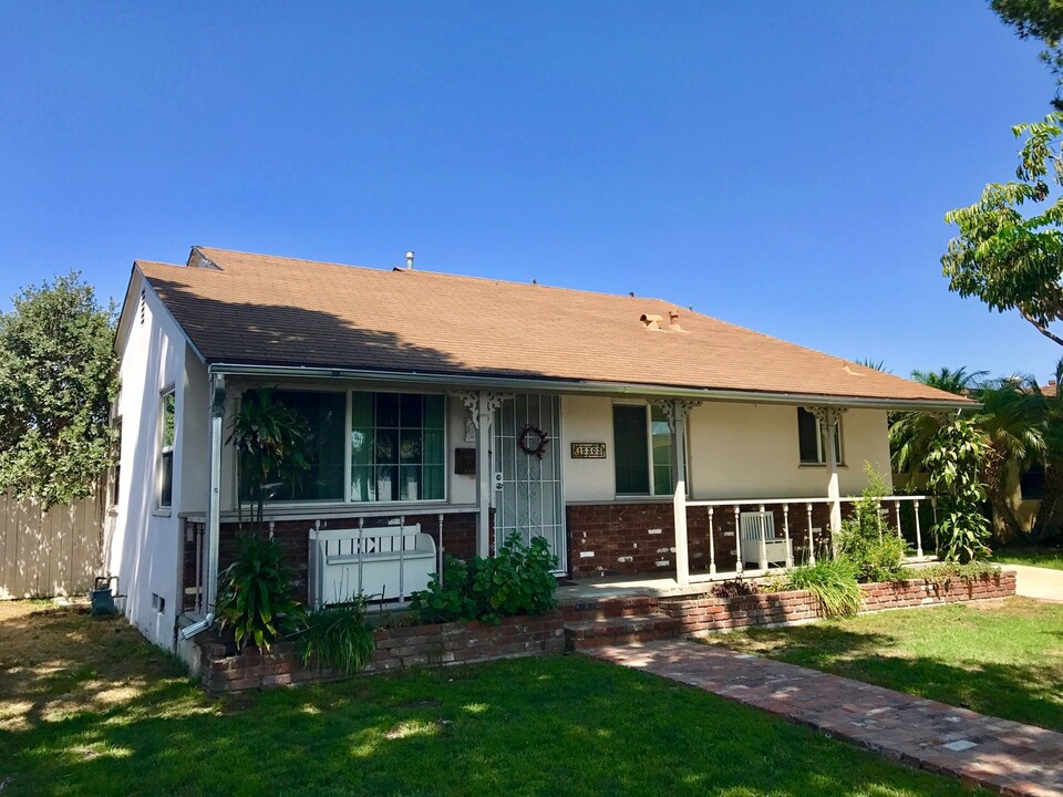 15303 Cordary Ave in Lawndale, CA - Building Photo