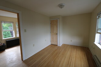 726 W College Ave, Unit Apartment 6 in State College, PA - Foto de edificio - Building Photo