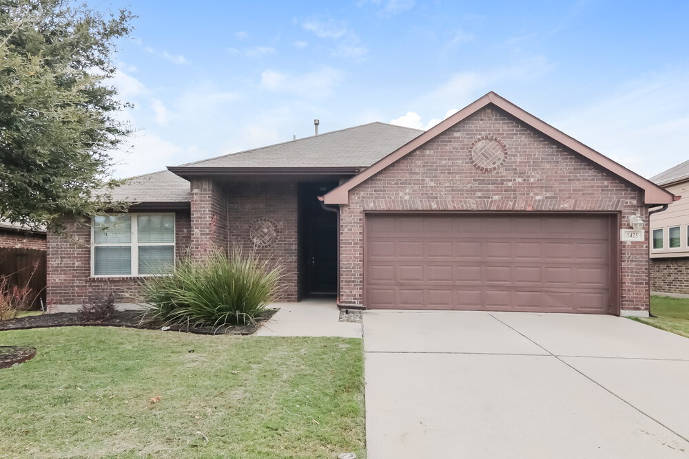 1425 Cockatiel Dr in Little Elm, TX - Building Photo