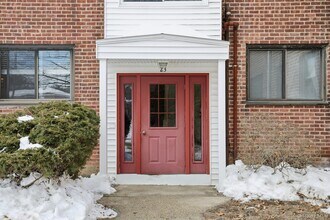 23 Lawrence Dr in White Plains, NY - Building Photo - Building Photo