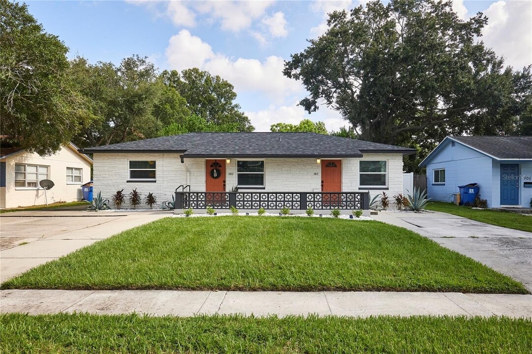 580 73rd Ave N in St. Petersburg, FL - Building Photo