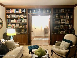 11900 Spring Garden Ln in Anchorage, KY - Building Photo - Building Photo