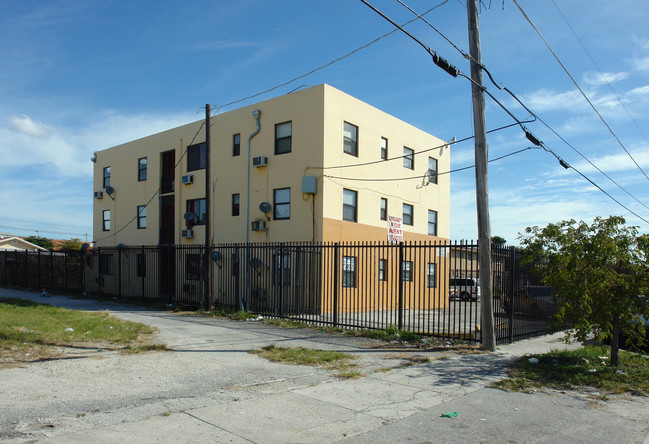 58th Terrace Apartments in Miami, FL - Building Photo - Building Photo