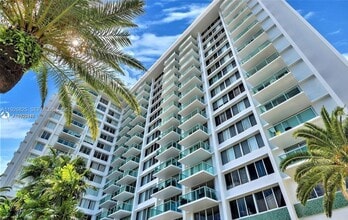 1000 West Ave in Miami Beach, FL - Building Photo - Building Photo