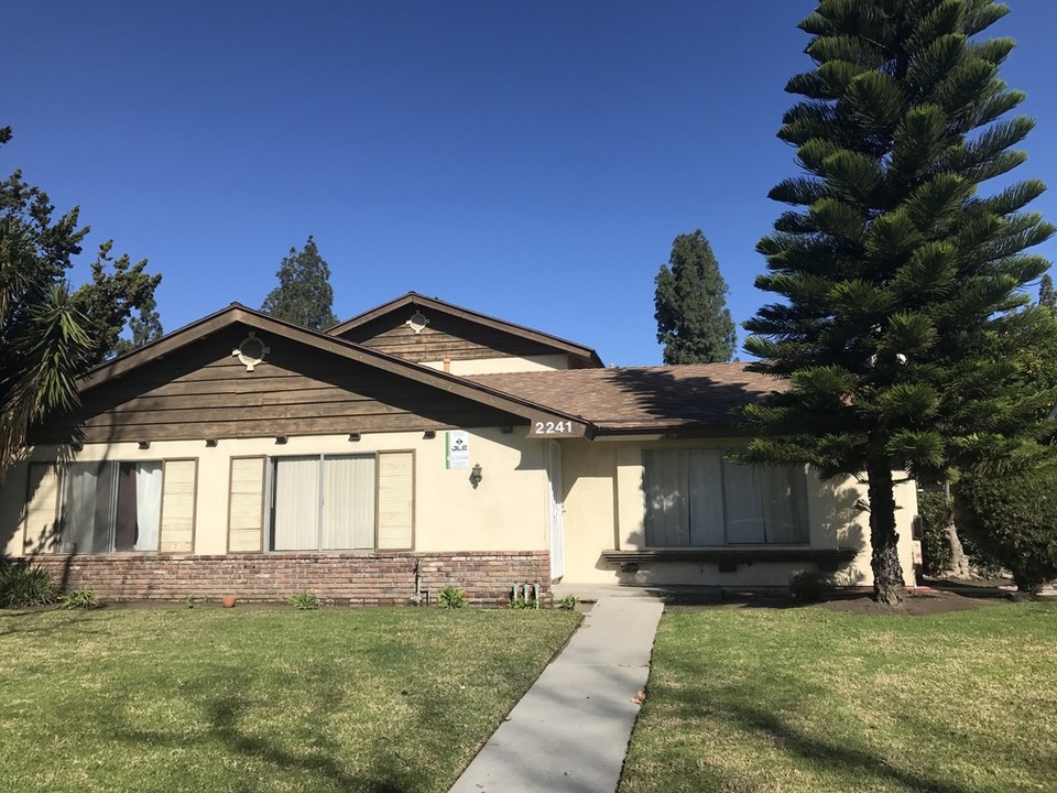 2241 Franzen Ave in Santa Ana, CA - Foto de edificio