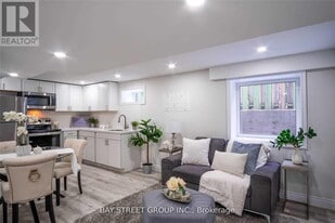 351 E 27th St in Hamilton, ON - Building Photo