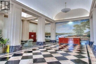 1 Lee Centre Dr in Toronto, ON - Building Photo - Building Photo