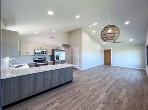 1412 E Iris Ave in McAllen, TX - Building Photo - Building Photo