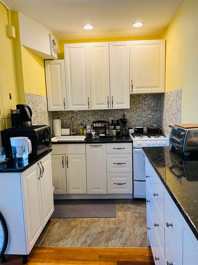 400 Fairview Ave in Fort Lee, NJ - Building Photo - Building Photo