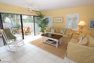 341 3rd Ave S in Naples, FL - Building Photo - Building Photo