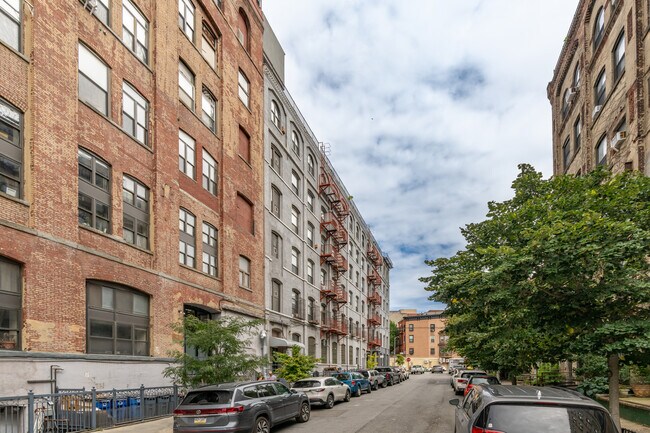 65 S 11th St in Brooklyn, NY - Building Photo - Building Photo