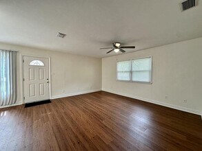 803 E John St in Matthews, NC - Building Photo - Building Photo