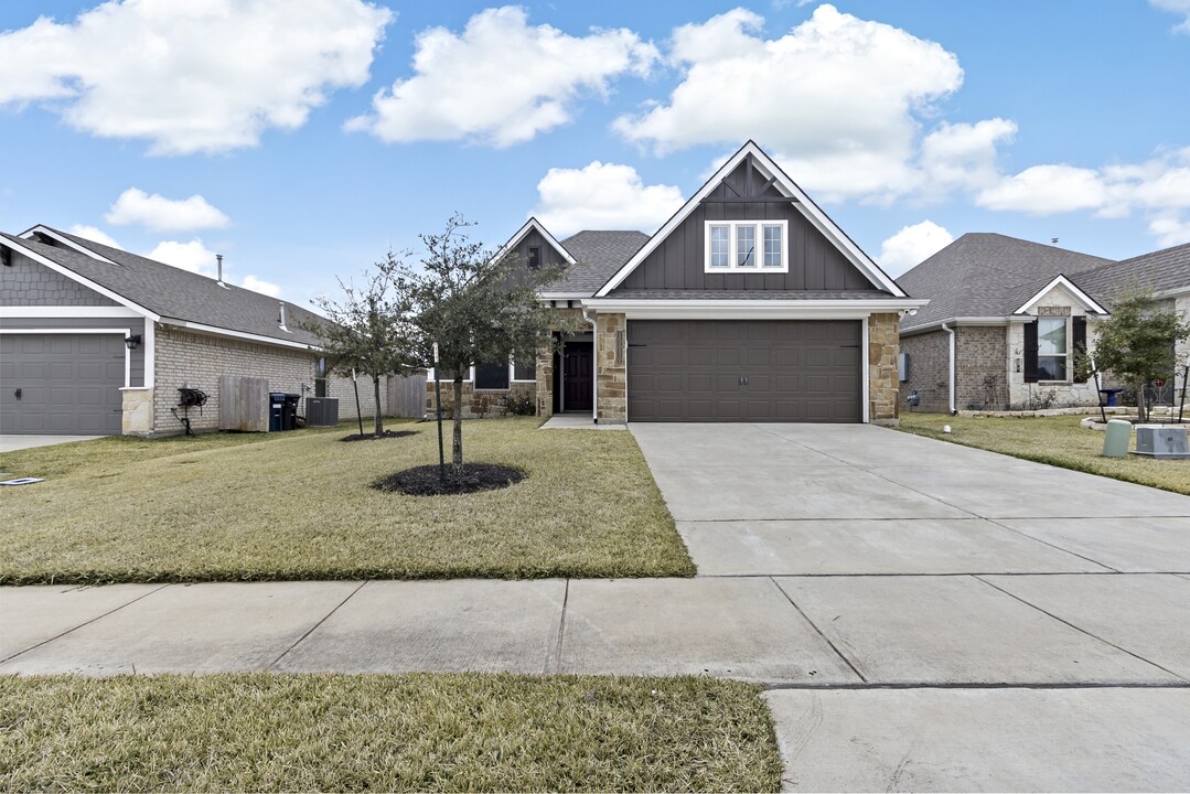 15010 Windy Meadow Ln in College Station, TX - Foto de edificio