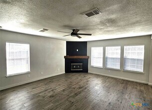 1648 Dogwood Ln in Schertz, TX - Foto de edificio - Building Photo