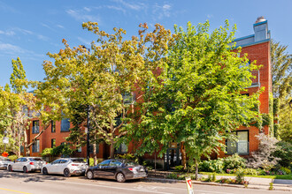 235 Charlevoix Rue in Montréal, QC - Building Photo - Building Photo