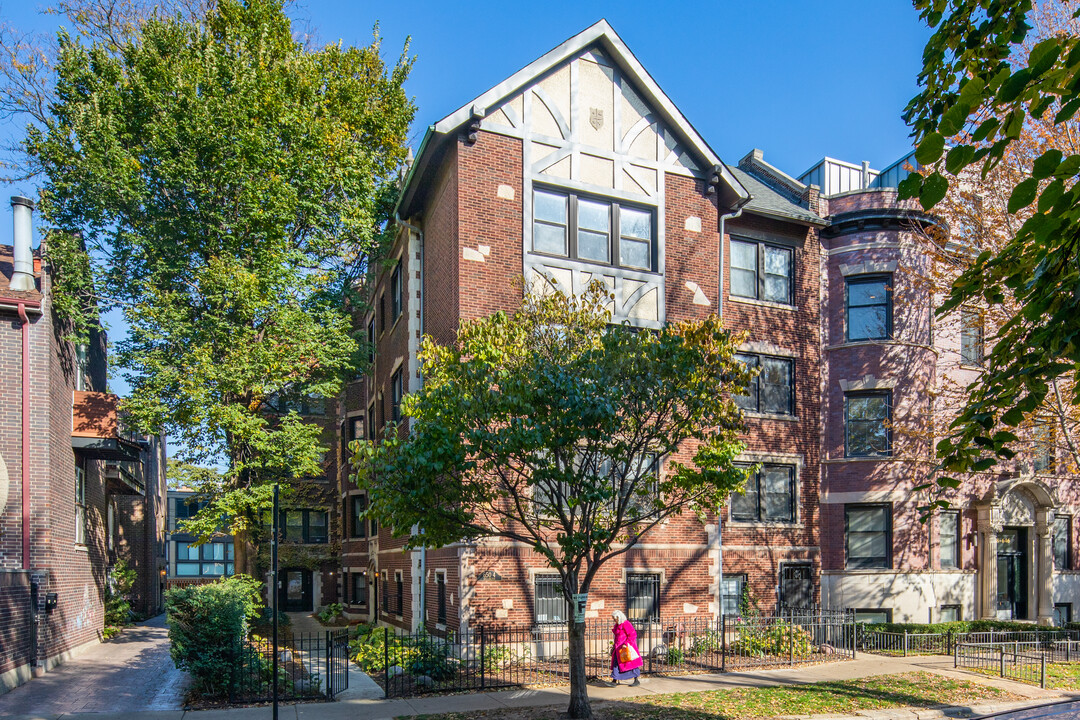 650 W Wellington Ave in Chicago, IL - Foto de edificio