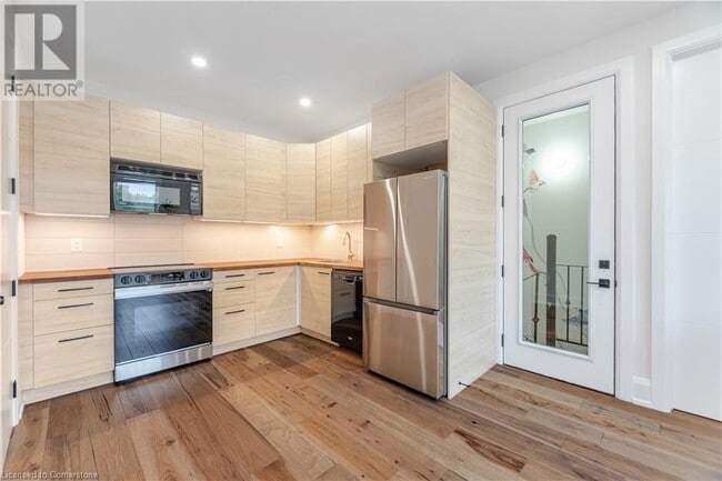 property at 527 Vyner Crescent
