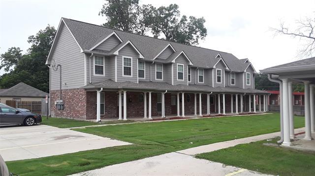 2004 Pecan St in Commerce, TX - Building Photo