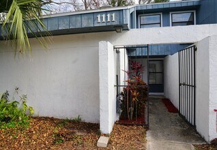 1111 Mayport Landing Cir in Atlantic Beach, FL - Foto de edificio - Building Photo