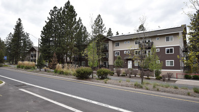 Mountain Laurel Lodge in Bend, OR - Building Photo - Building Photo