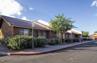 Lindsay Villas Apartments in Mesa, AZ - Building Photo - Building Photo