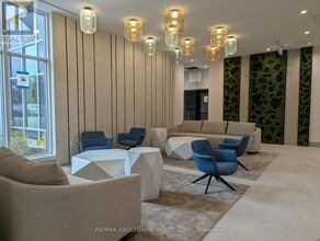 500 Plains Rd E in Burlington, ON - Building Photo - Building Photo