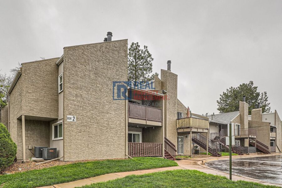 5300 E Cherry Creek S Dr in Denver, CO - Building Photo