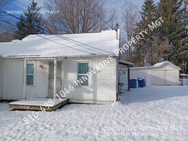 1097 Bridge St in Linden, MI - Building Photo